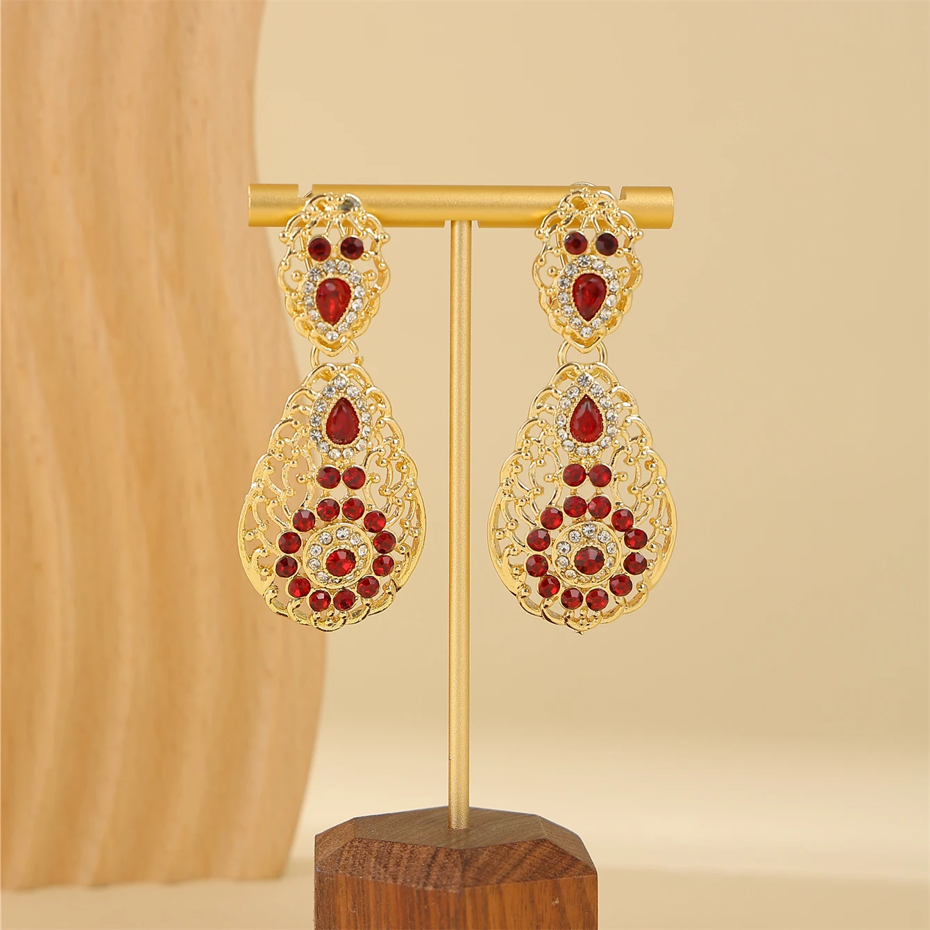 A Pair Of rhinestone-studded Alloy Earrings Hollowed-out Drops Of Lady Jewelry Moroccan Popular Girls Jewels