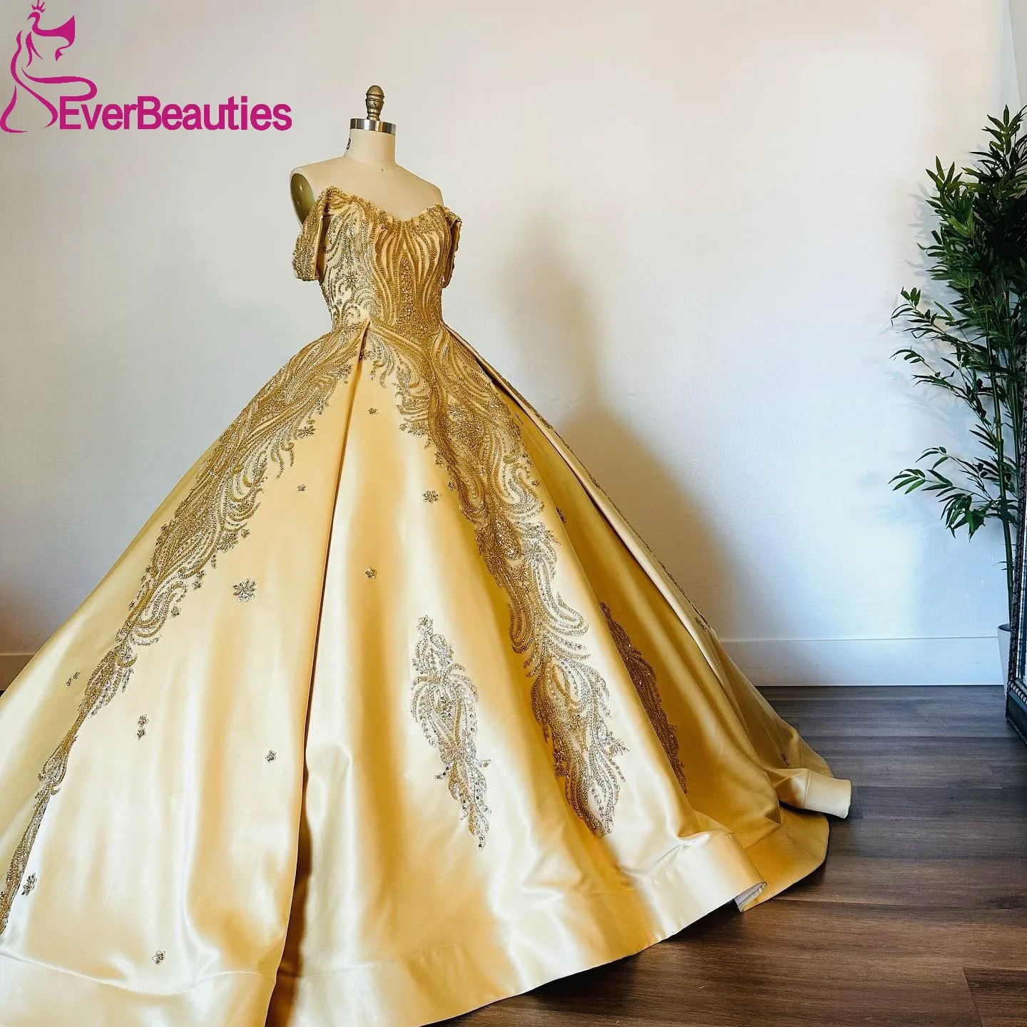 Gold Satin Beaded Luxury Sweet 16 Dress Quinceanera Dresses for Juniors Off Shoulder Ball Gown Vestidos De 15 Quinceañera