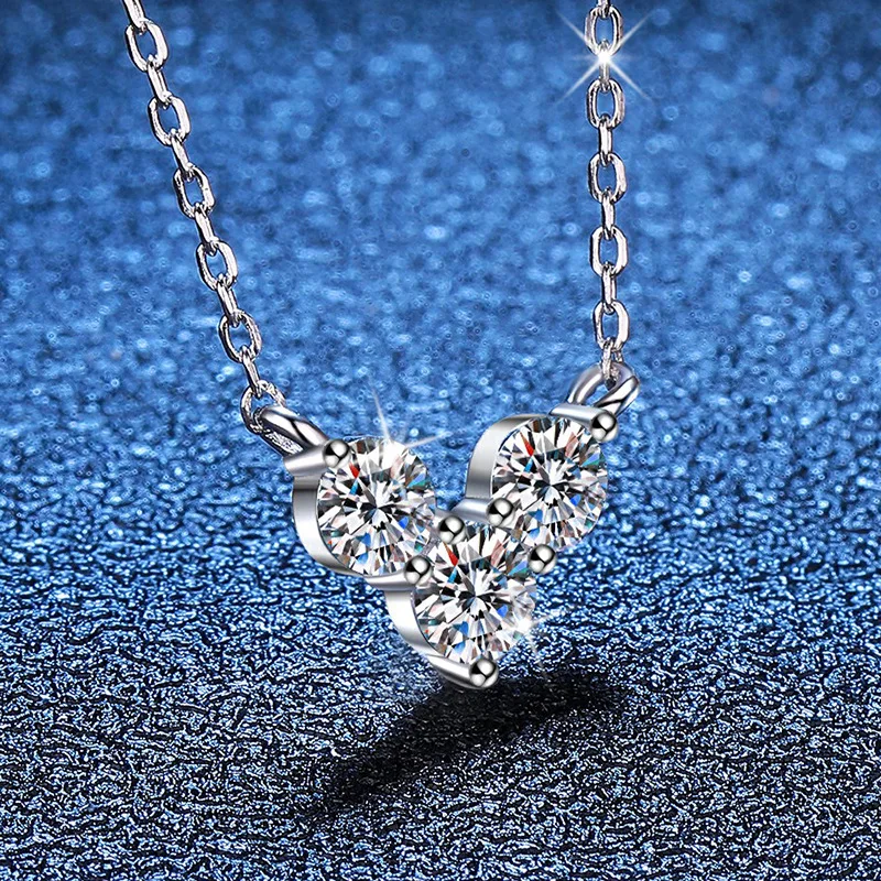 18K gold inlaid diamond D-color moissanite pendant necklace, love light luxury collarbone chain necklace, platinum PT950 mark