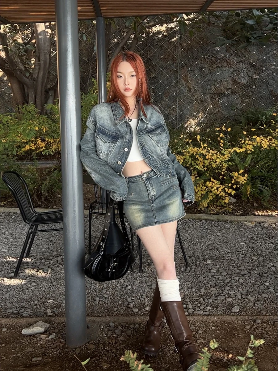 Jaqueta Jeans Vermelha Estilosa para Mulheres, Nova Moda Vintage de Outono 2025, Bonita e Quente, Mistura de Aodão e Poliéster