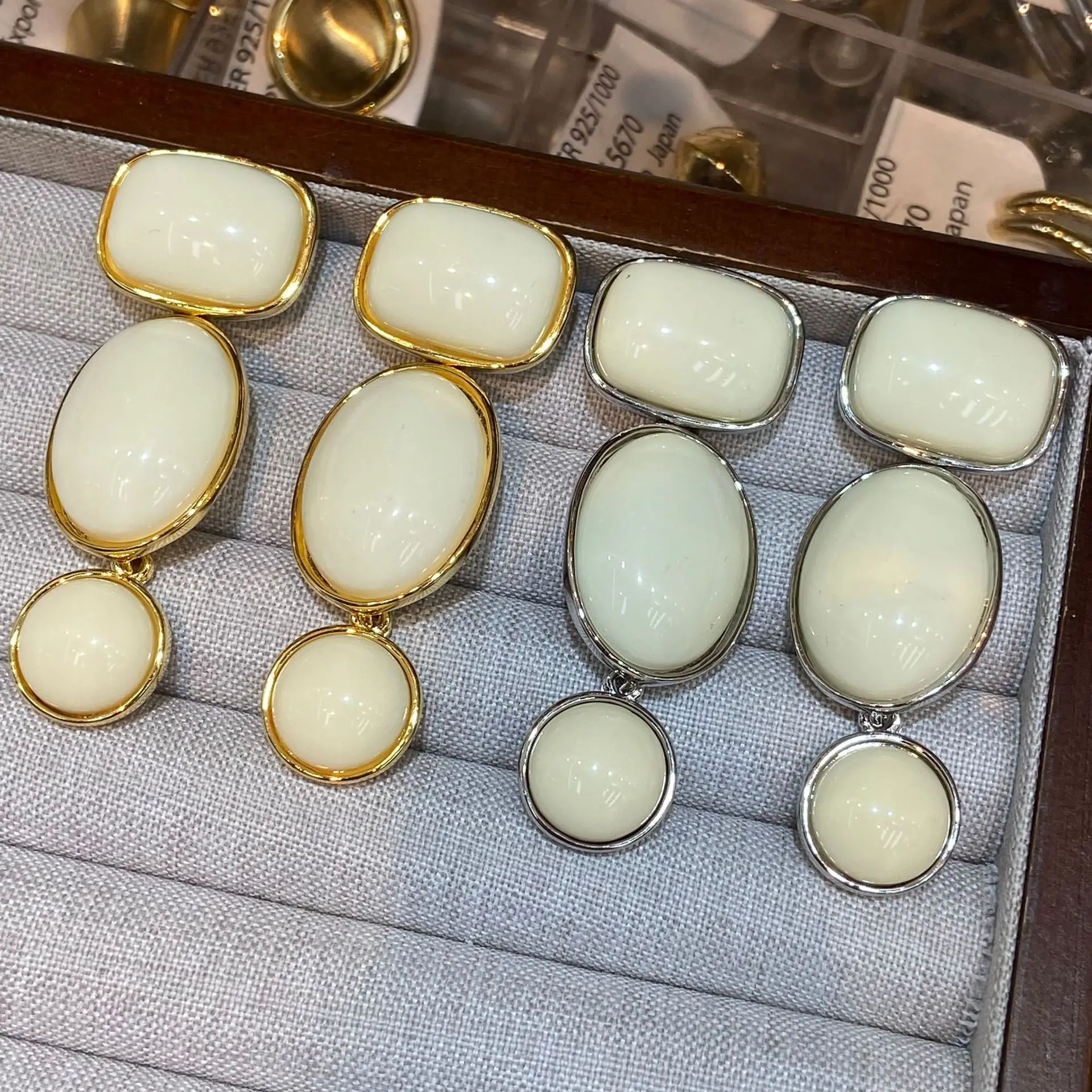 Milky White Resin Earrings for Woman Geometric Palace Style Elegant Vintage Square Ear Jewelry Fashion Simple Pendientes Mujer