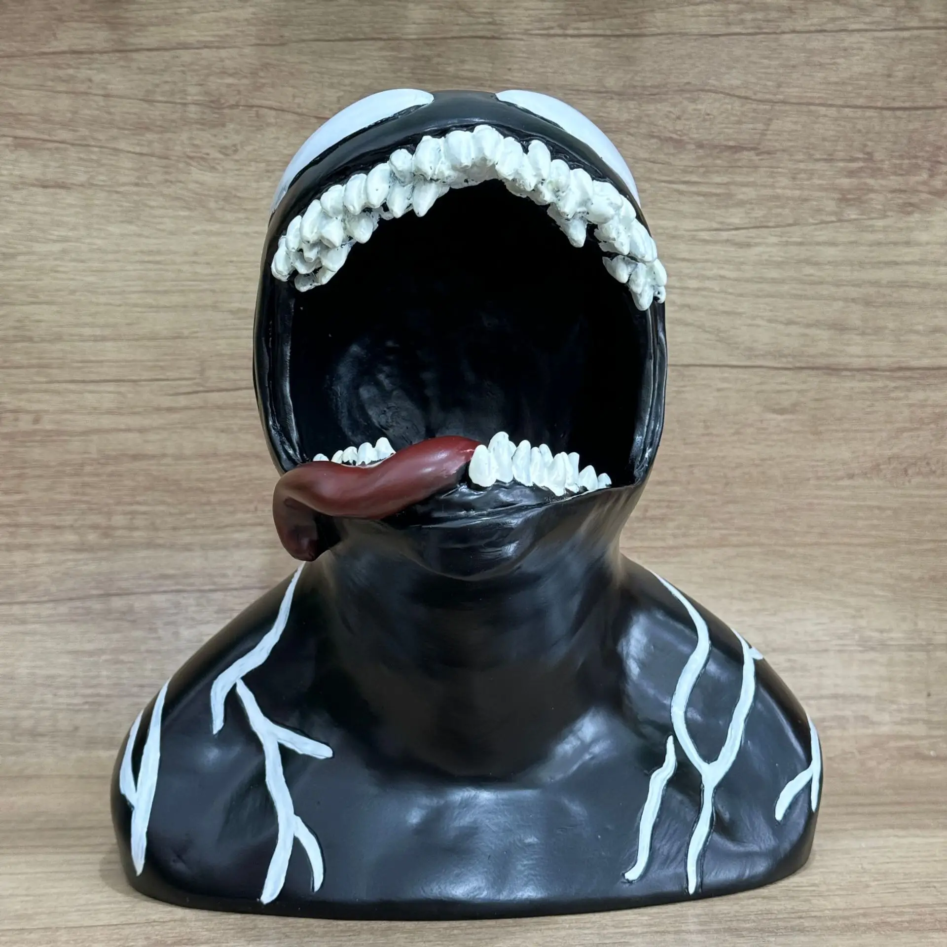 

Alien vs. Iron Warrior props resin head horror Halloween statue decorative resin