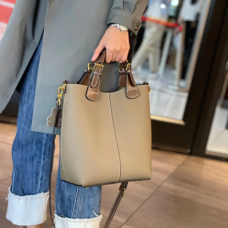 

2024 New Women's Fashionable Commuter Handbag, Small And High End, One Shoulder Crossbody Bucket Bag