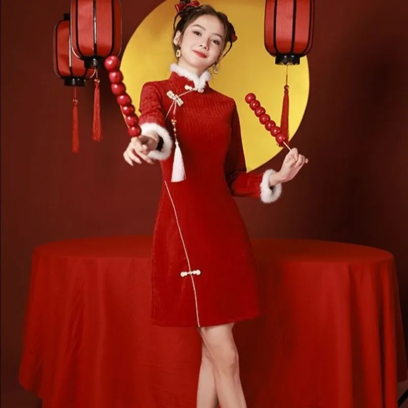 

2025 Red Cheongsam Traditional Chinese Costume Qipao Long Dress Fluffy Clothes New Year for Women Birthday Party Outfits