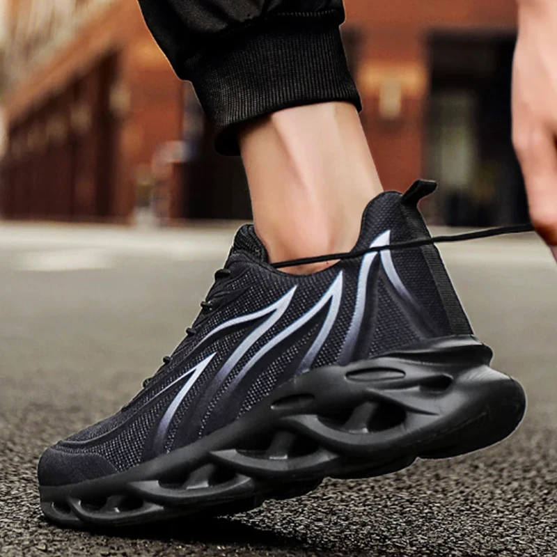 2024 Fashion Running Shoes Men Flame Printed Sneakers Knit Athletic Sports Blade Cushioning Jogging Trainers Lightweight