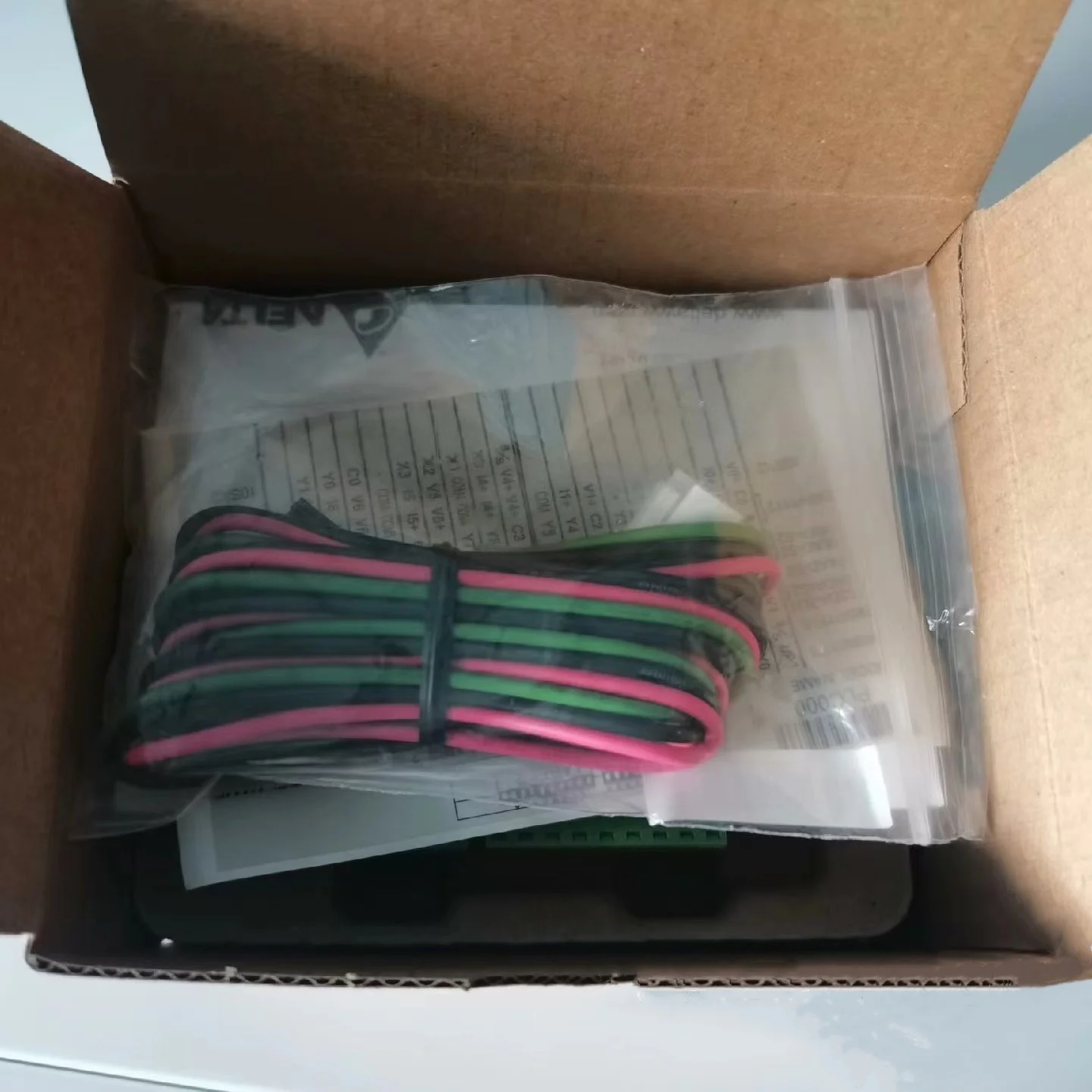 Nouvelle DVP06XA-S2 AS06XA-A DVP06PT-S