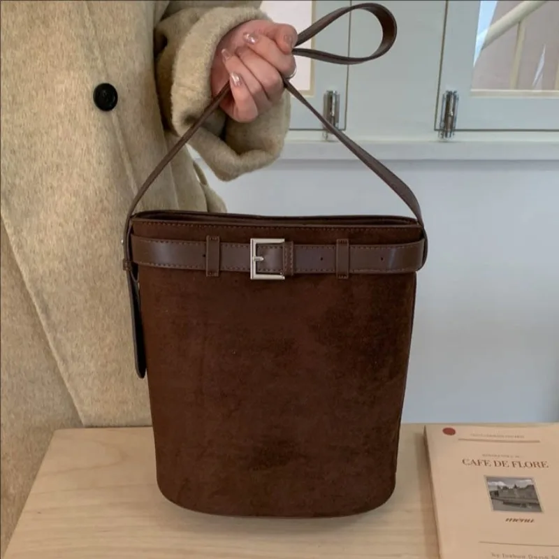 

Deerskin Fleece New Shoulder Bag Zipper Opening Design High-end Bucket Bag Versatile Commuter Messenger Bag