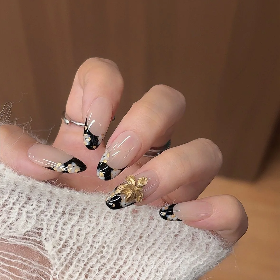 

10pcs Retro Black and Gold Flower Handmade Press on Nails French-Style Painted False Nail for Women&Girl Removable Wearable Nail