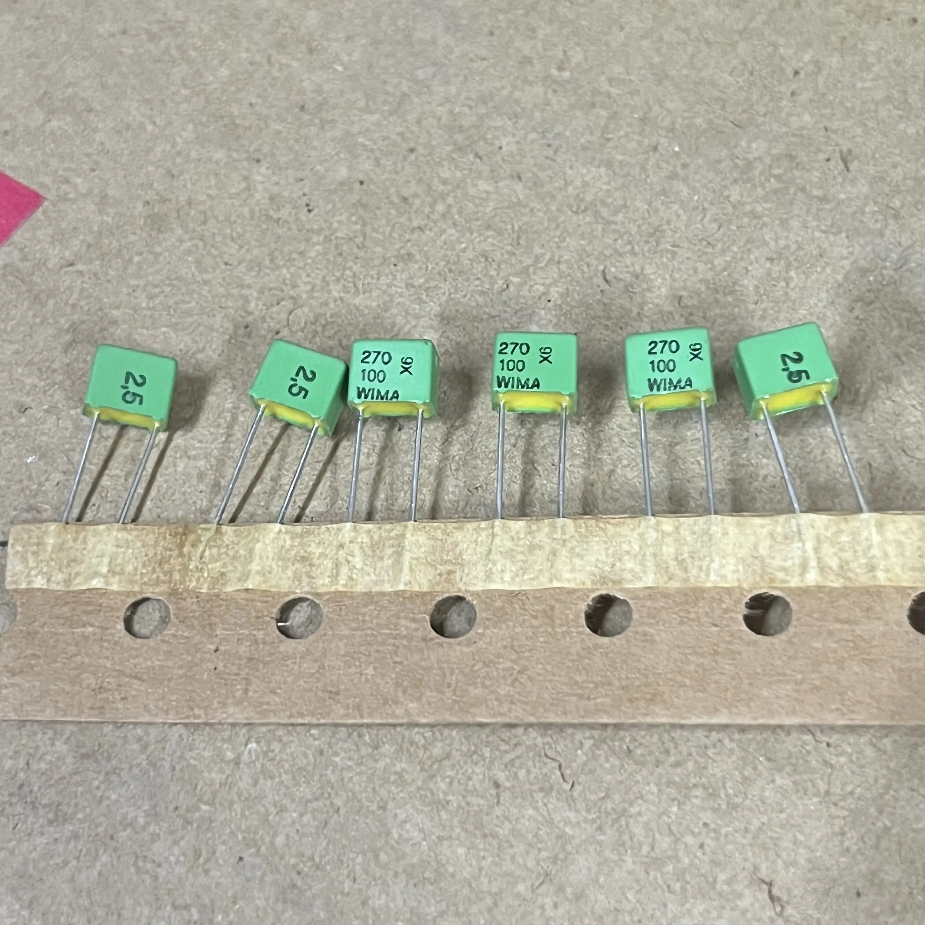10-100PCS Brand new original 270PF 100V generation 330PF and 220PF tin-film audio capacitors 7*5.5*4.5MM, P=5MM