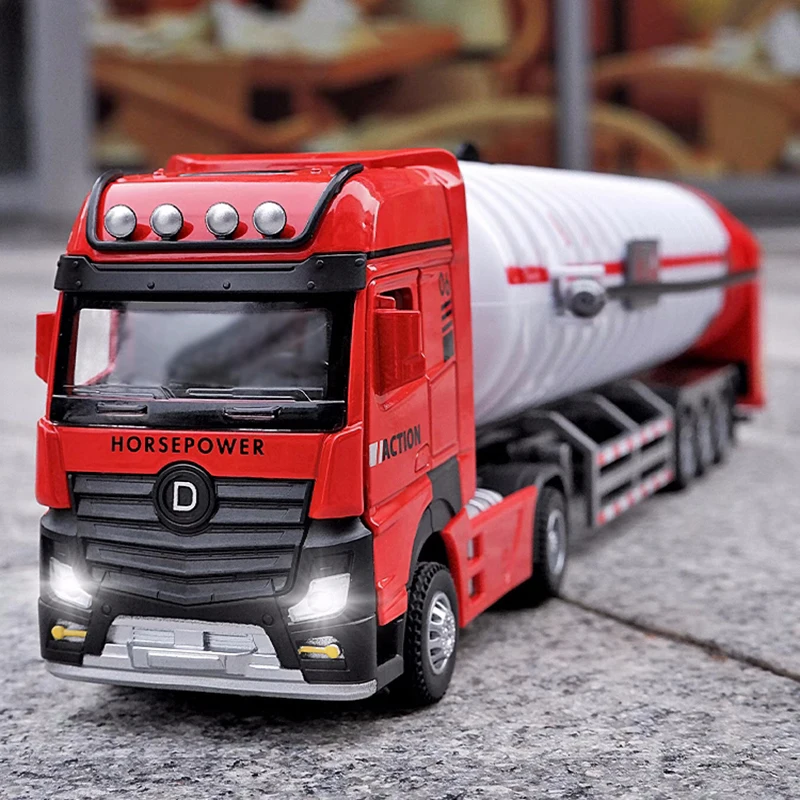 Alloy Oil Tank Truck Diecast Car Model Spray Water Truck Engineering Transport Vehicle Sound Light Trucks Simulation Toys Gifts