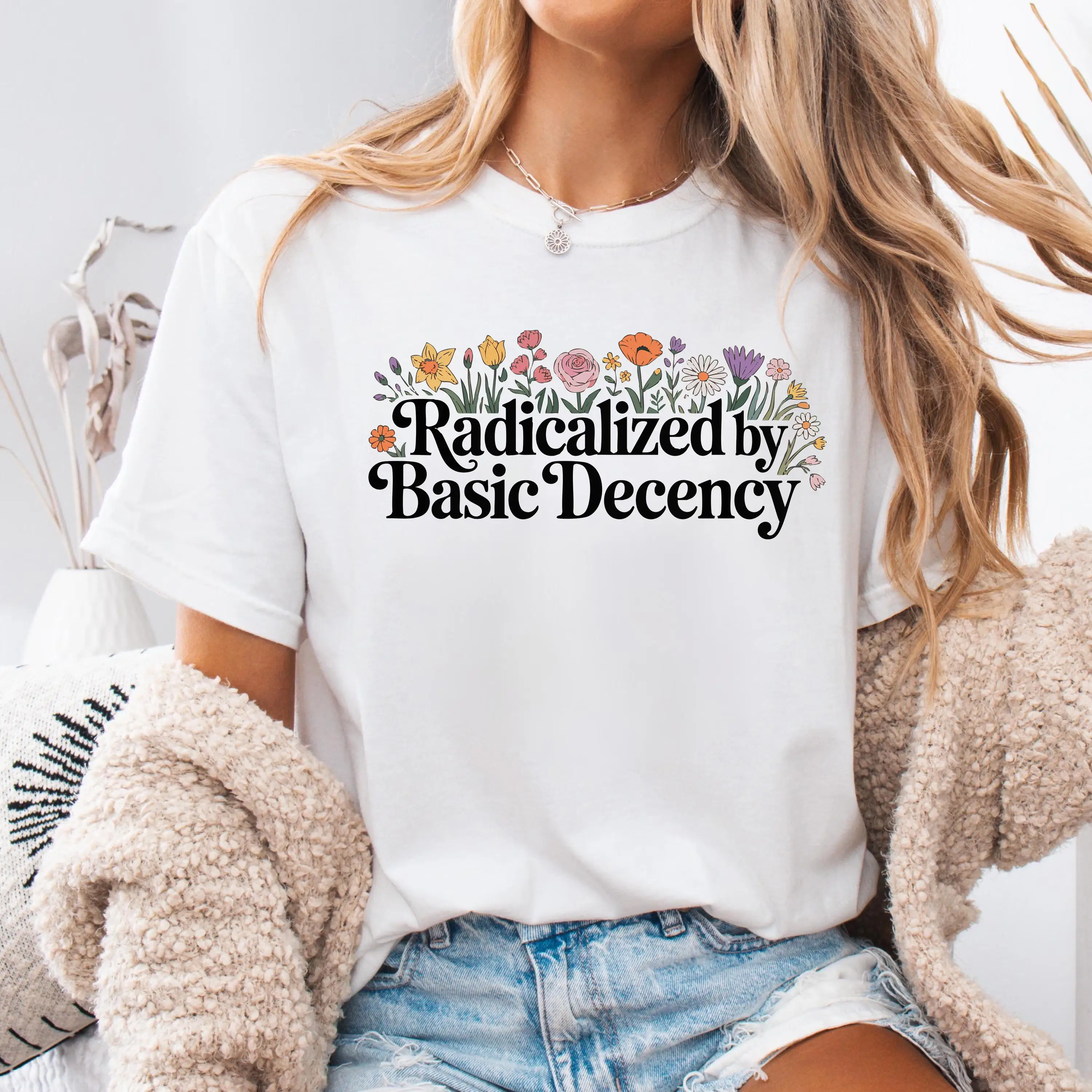 Radicalized By Basic Decency T-Shirt für Damen, Rundhalsausschnitt, kurze Ärmel, Baumwoll-T-Shirt, Soziale Gerechtigkeit, Sommer-Top, Damenbekleidung