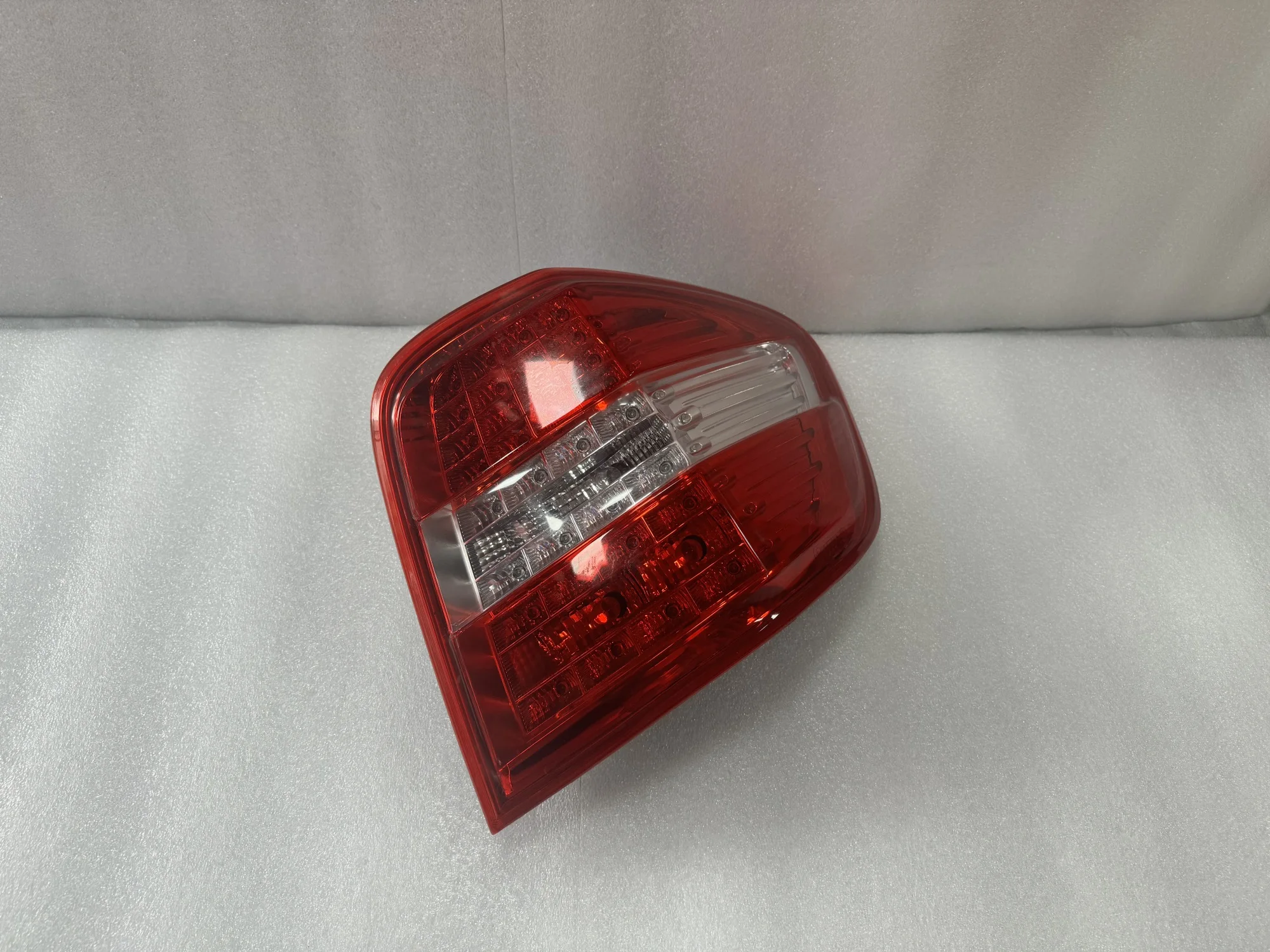 

Factory Hot Selling Used Original Taillights Suitable For ML Class W164 Combination Taillights 2011 ML W164 LED Taillights