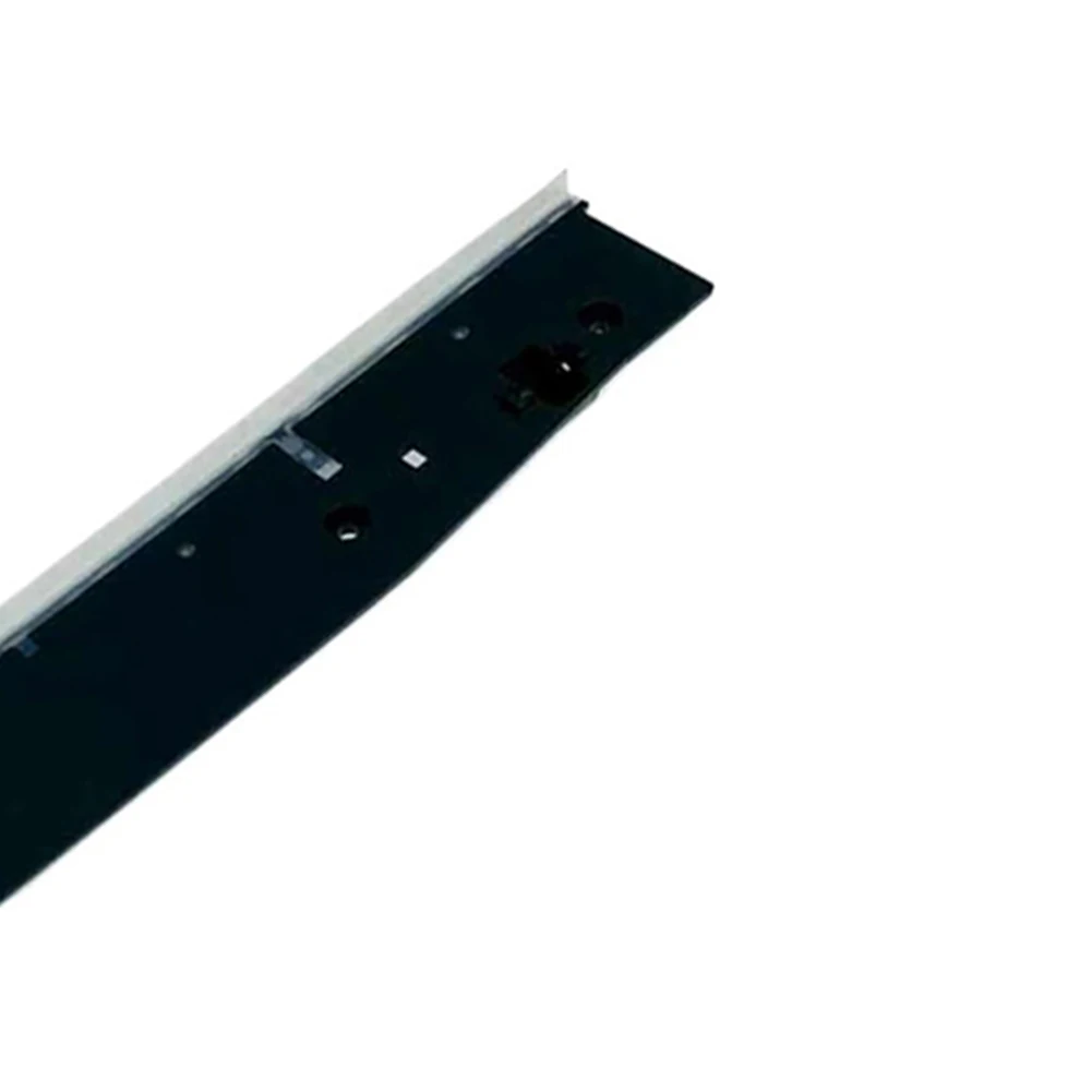 

Скребок, совместимый с пылесосами MOVA K20, K20 PRO, K30, K30 MIX для влажной и сухой уборки, предназначенный для целенаправленной очистки твердых напольных покрытий.