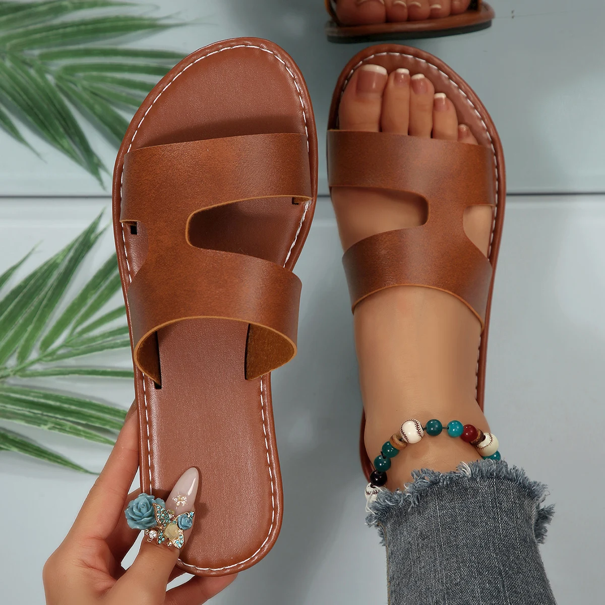 

Women Slippers Round Headed Leather Ladies Slippers Casual Couple Beach Flat Shoes Comfortable Sandals Lightweight Slides Women