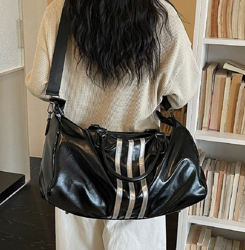 

2026 Korean New Fashion Men Women's Soft Leather Travel Totes Large Capacity Shoulder Bags Crossbody Bag Fitness Handbag