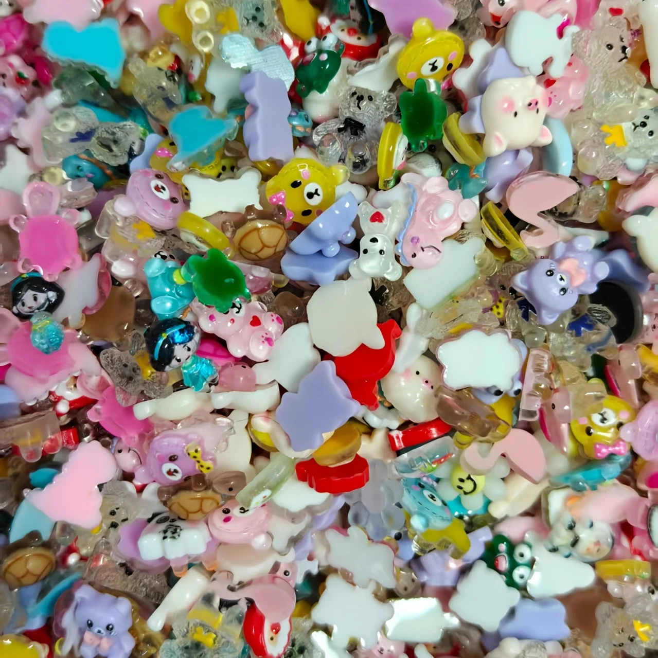 100 قطعة/الحزمة دلايات راتينج كرتونية مصغرة عشوائية - شخصيات كرتونية لطيفة على شكل دب وأرنب ومختلف للحرف اليدوية، ديكورا الوحل