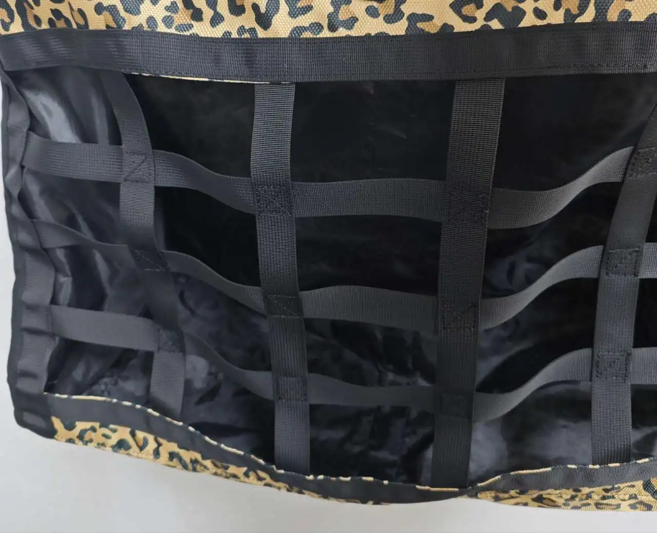 2025 أكياس قش الحصان المتينة والمتينة مع حزام قابل للتعديل