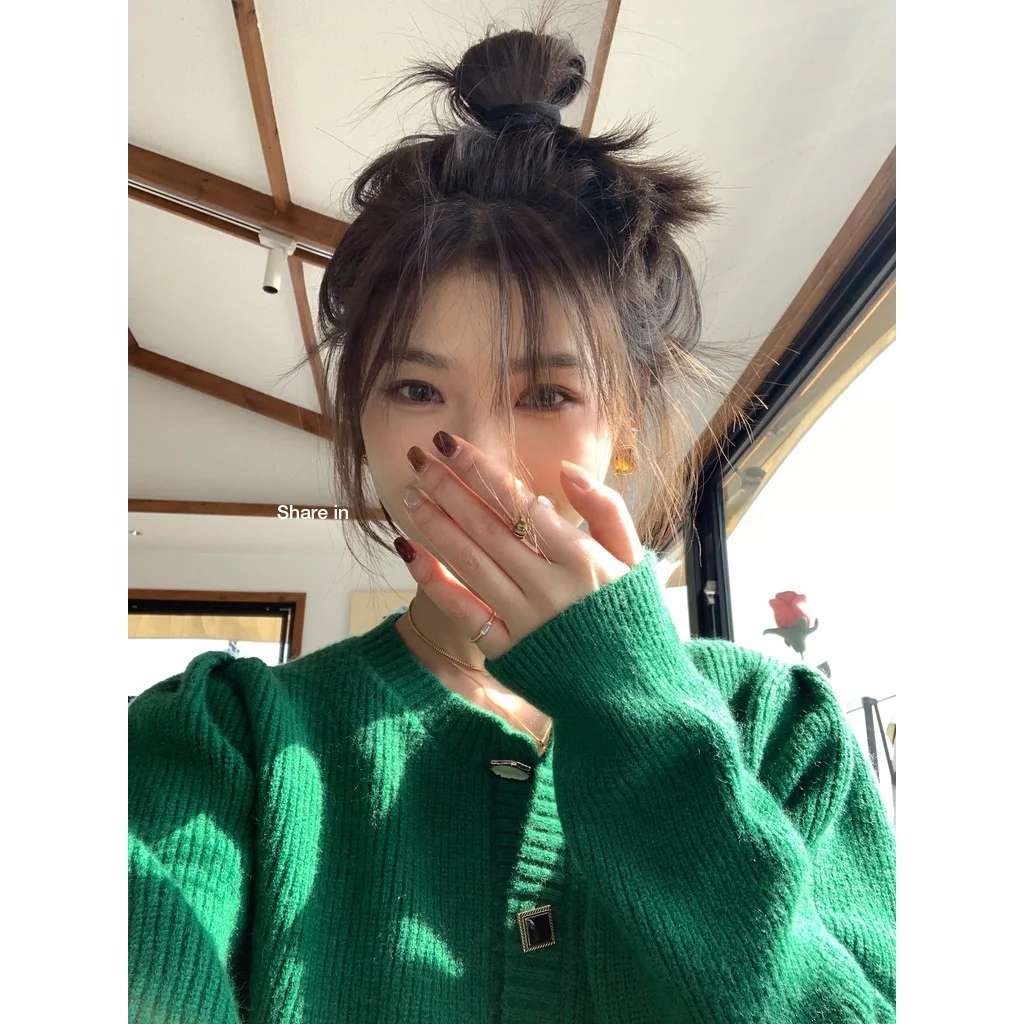 

Aurora Green Christmas Sweater Fashionable Retro Bubble Sleeve Knitted Top Gold Button White Enhancing Women's Knitwear