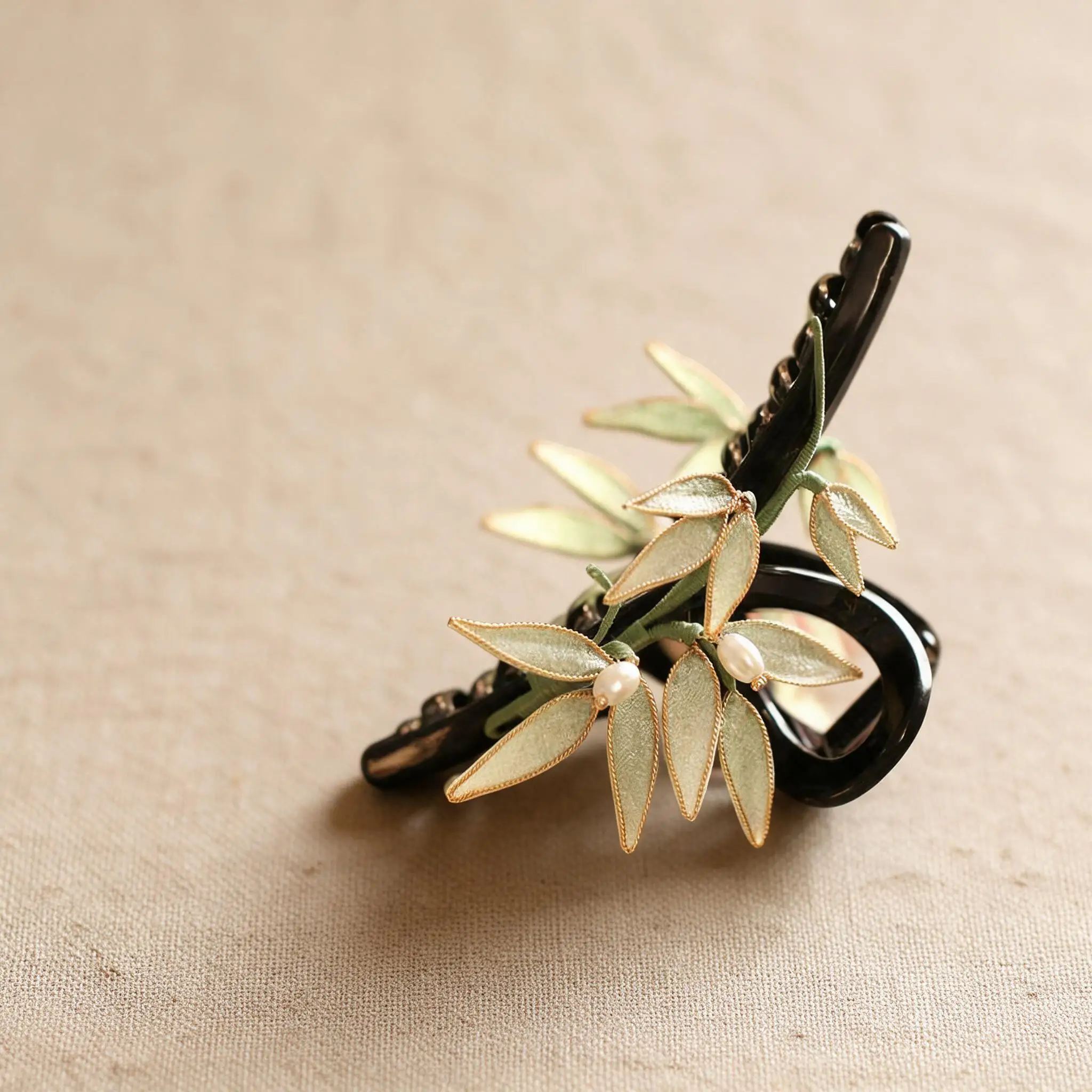 Chinese Style Bamboo Leaf Pearl Hair Claw Clips Elegant Strong Hold Non Slip Design For Women Half Updo For Thin Hair Daily Wear