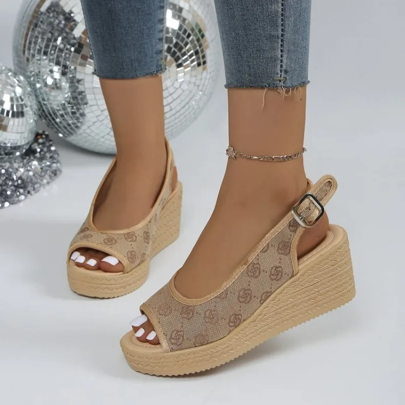 

2024 Women Summer Slippers Transparent Wedges Sandals High Heel Female Platform Shoes Trend Clogs Slides Trending Heels