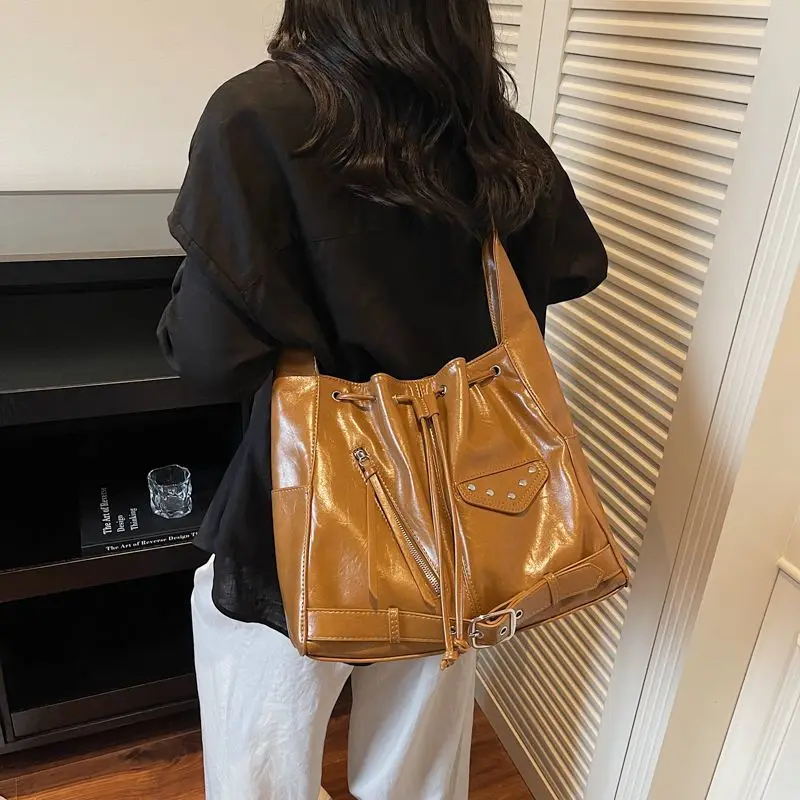 

Корейская сумка Y2K с заклепками, большая вместительная сумка на шнурке, крутая сумка-тоут из искусственной кожи через плечо, сумка-мессенджер, сумка для хранения, женская сумка