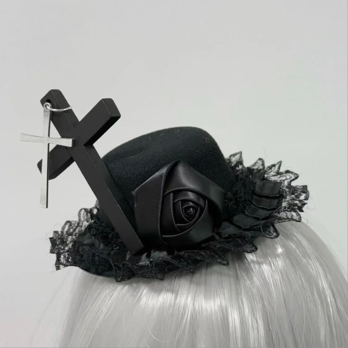 女の子のためのゴシックレースリボンヘッドドレス、コスプレロリータのためのローズクロスシルクハットダークワイルドの帽子、ハロウィーンのためのヴィンテージロイヤルヘッドピース