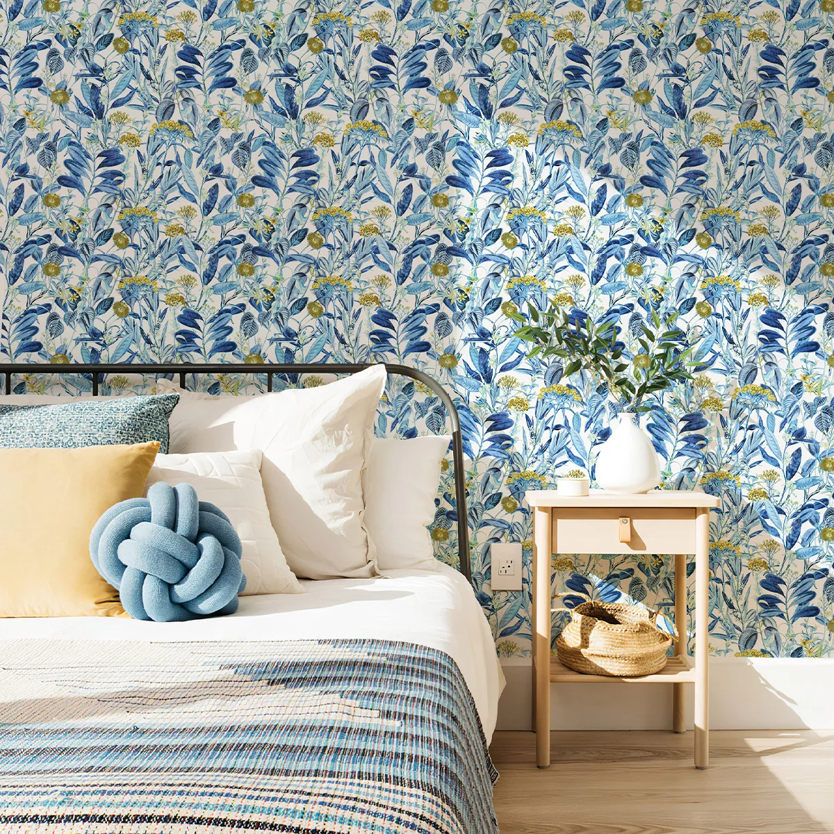 

Blue Leaves Fresh Vinyl Wallpaper Chic Summer Peel And Stick PVC Wall Decal Waterproof Kitchen Bathroom Wall Decoration