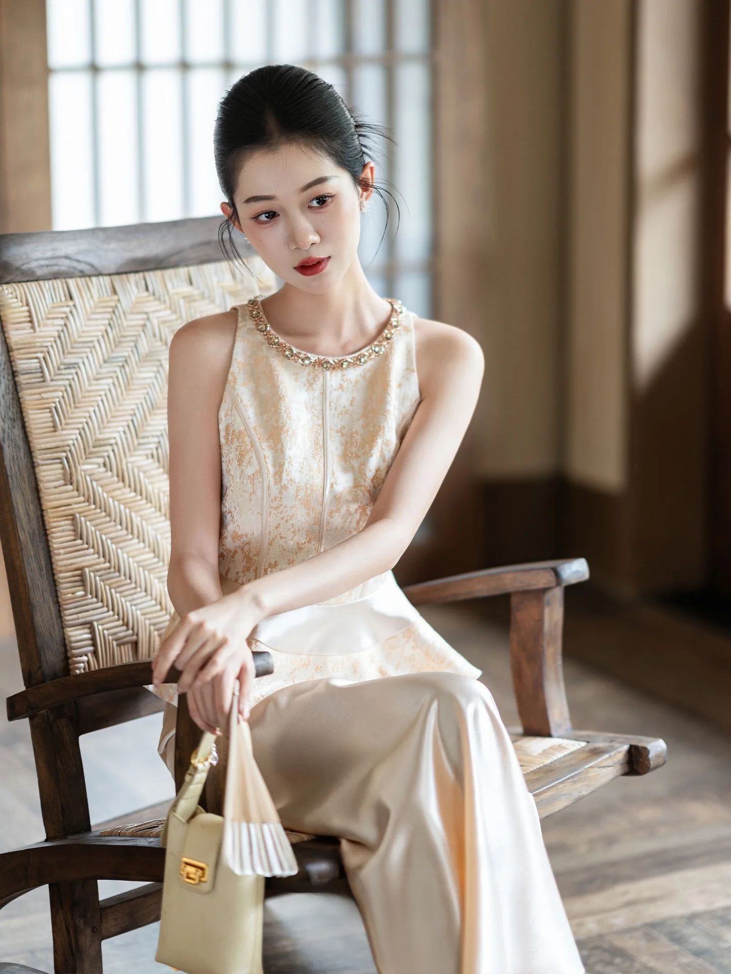 

Новый китайский свадебный комплект Ele: платье с круглым вырезом и длинными рукавами, средняя талия, из полиамидного волокна, для женщин 26-35 лет