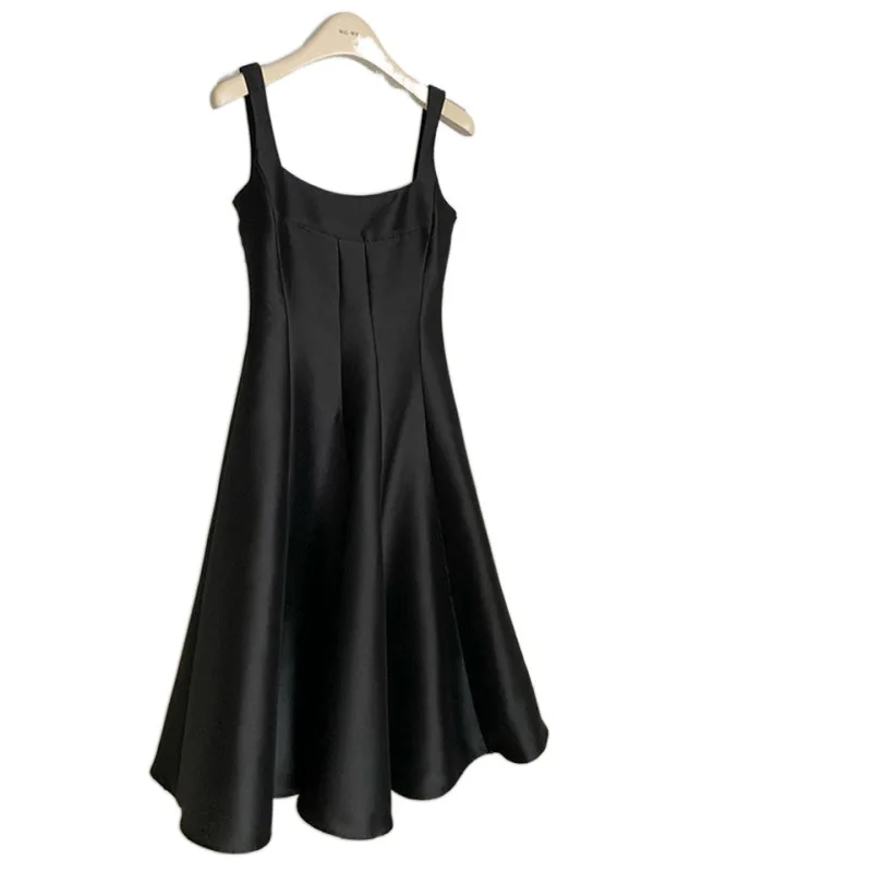 2025 Summer New Hepburn Skirt with a Gentle Waist and Satin Gloss for a Stylish Waist Strap Dress