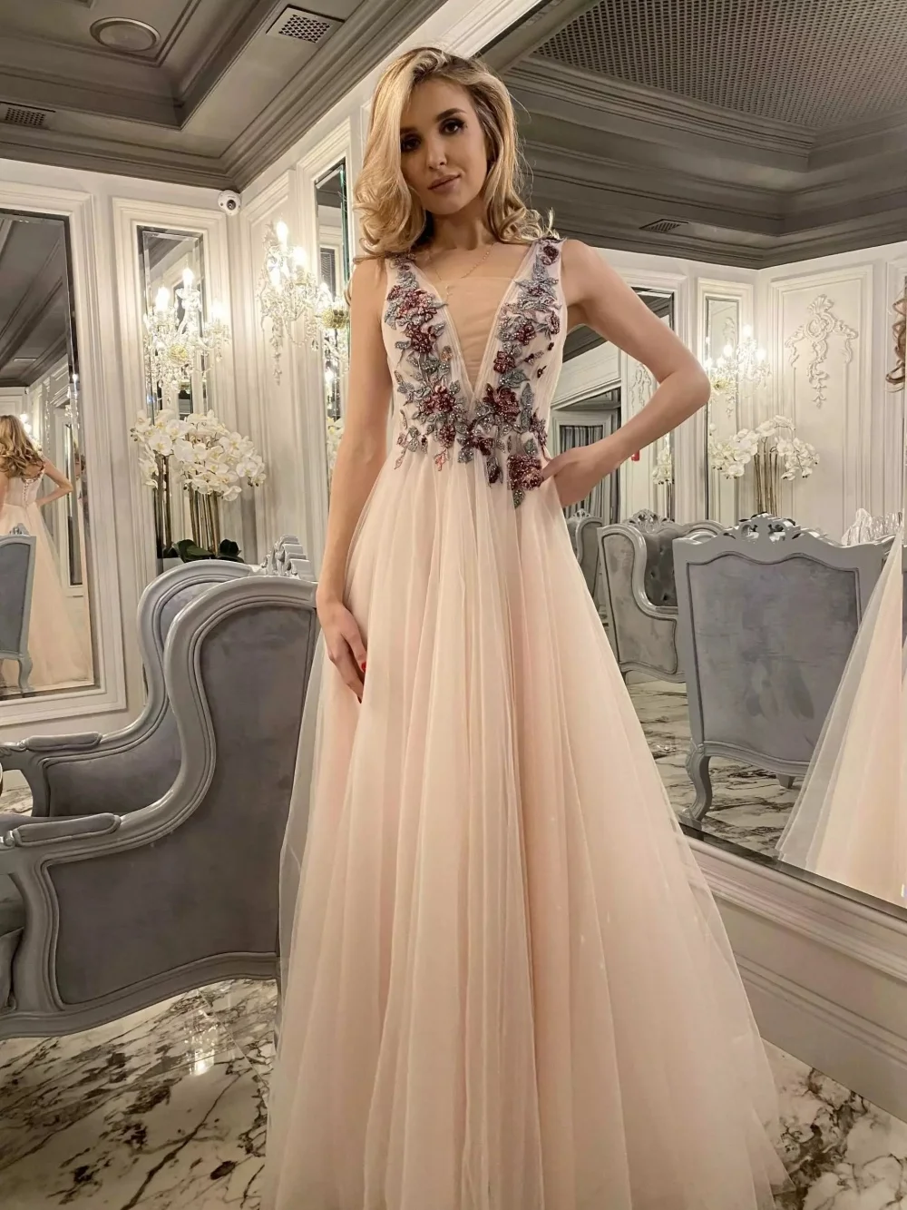 

Sexy V-neck Evening Dress Elegant Tulle A-line Party Gown Classic Sleeveless Applique Floor-Length Party Dresses فساتين سهرة