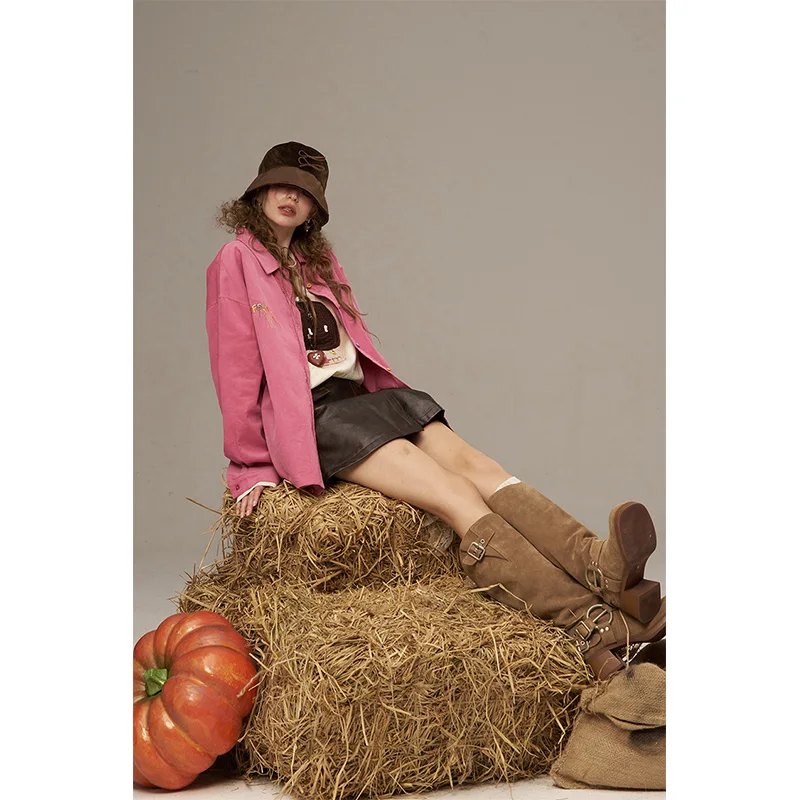 ELFSACK 2025 Autumn New Arrivals Casual Colorful Buttons Colorful Letter Pattern Large-Capacity Pocket Shirt For Woman