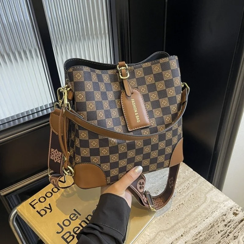 

Famous Designer Leather Shoulder Bag For Women Crossbody Handbag Tote Ladies Purse Elegant Stylish Durable