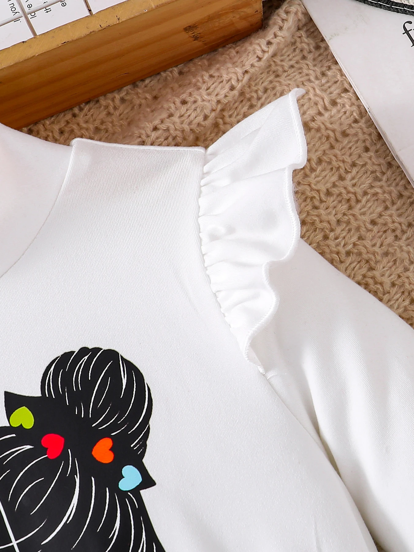 Spring and autumn new fashion liberal girl cartoon print knitted round neck long sleeve top + mesh print pleated skirt