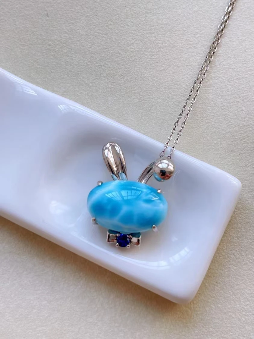 Natural Blue Larimar Rabbit Pendant Women Men 22.6*15.6mm Water Pattern 18K Gold Crystal Love Necklace From Dominia AAAAAAA