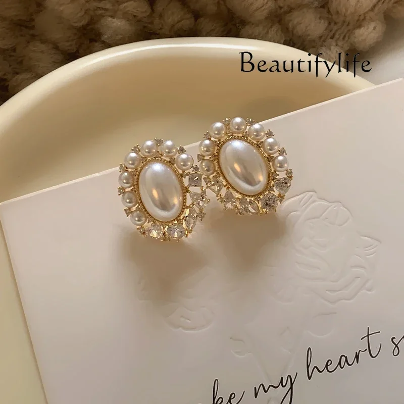 Princess reception~ French retro temperament high-end oval pearl earrings light luxury exquisite micro-inlaid sparkling diamond