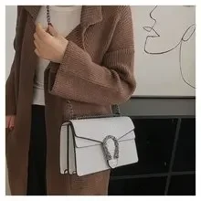 حقيبة كتف بسلسلة عصرية على الطراز القديم للنساء بنمط الأفعى حقيبة كروس مربعة صغيرة إكسسوار عصري