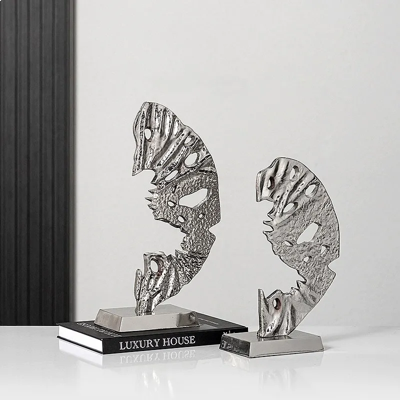 Craftsman Metal Alloy Irregular Hollow Carved Art Decor for Living Room Entrance