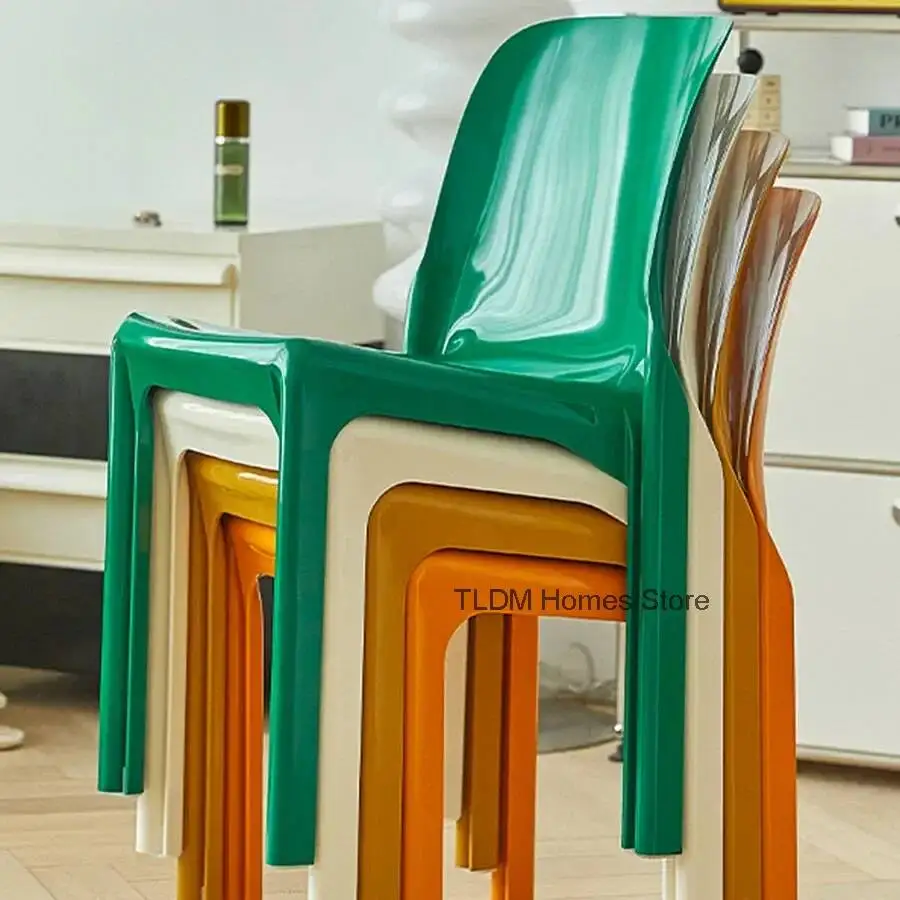 Stapelbare Esszimmerstühle aus Kunststoff in Grün und Orange, Mid-Century Modern, für Salon, Party, Hochzeit, Events, Mobile Stühle, Hotelmöbel