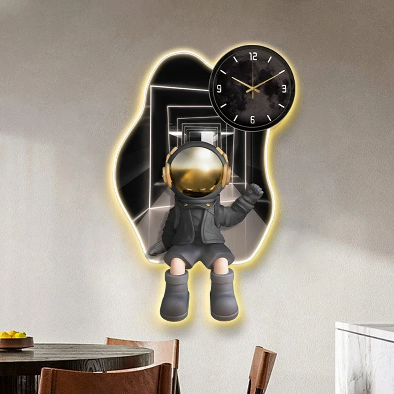 Creative Astronaut Wall Clocks Silent Mechanism Clock Living Room Decoration Wall Mounted Clocks Modern Interior Hanging Clock