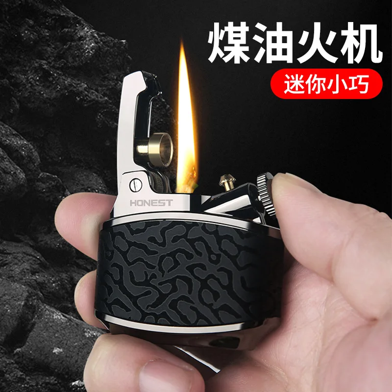

Baicheng's new high-end old-fashioned retro foreskin cigarette lighter creative personality one-click ejection acendedor
