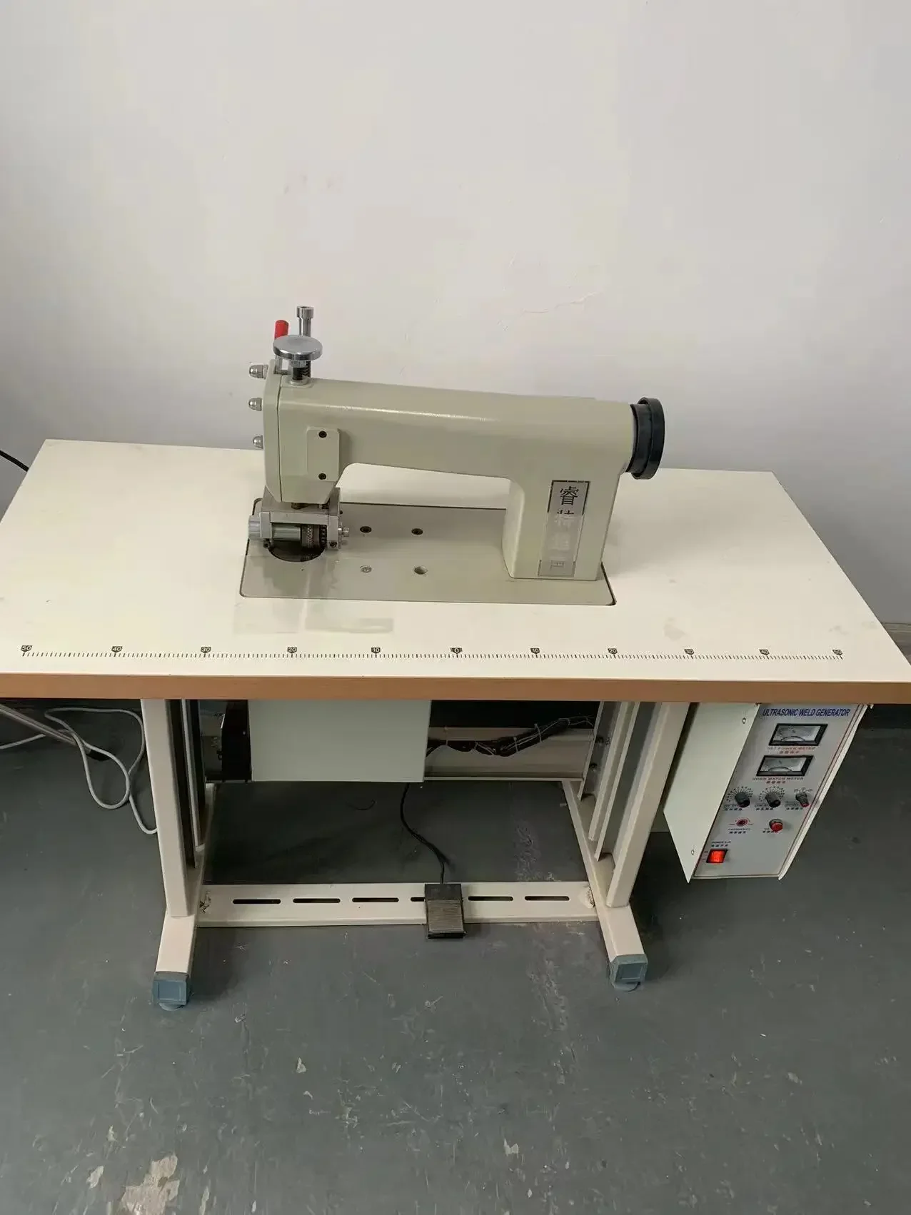 

Top Quality Ultrasonic Roller Sewing Welding Machine Non -woven, Nylon Fabric,Polyester Cloth, PVC Film Welding Machine Can Cut
