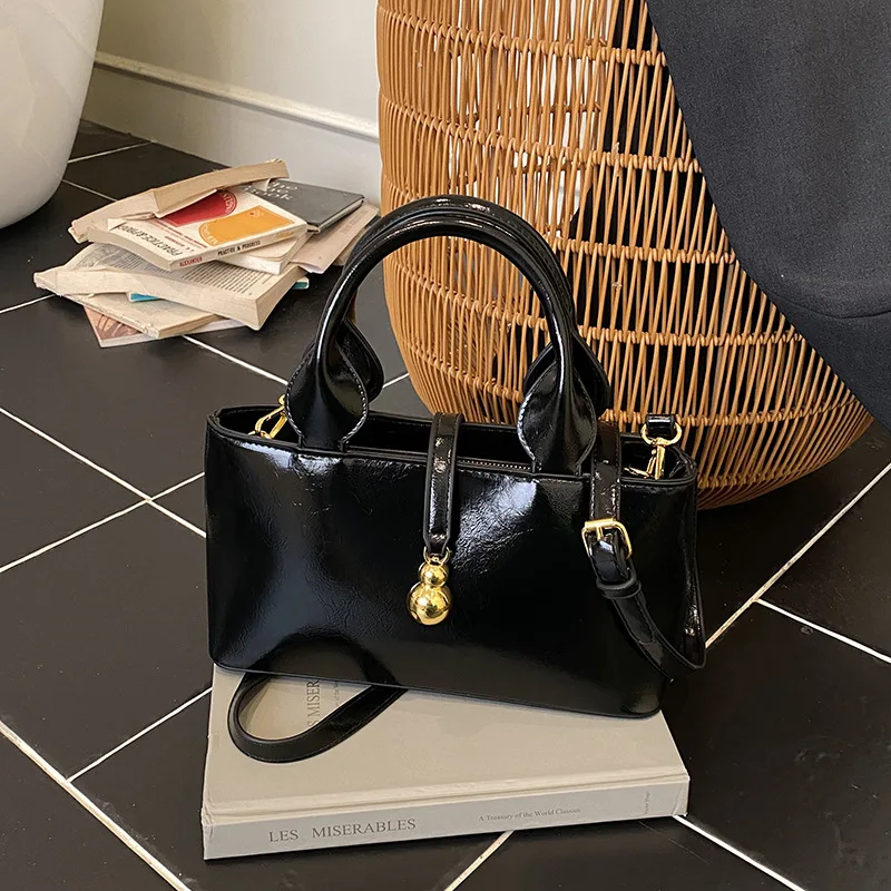 

2025 Vintage Luxe Tote Bag, Elegant Shoulder Purse for Women, Fashion Crossbody Tote, Minimalist Day-to-Night Bag, Textured