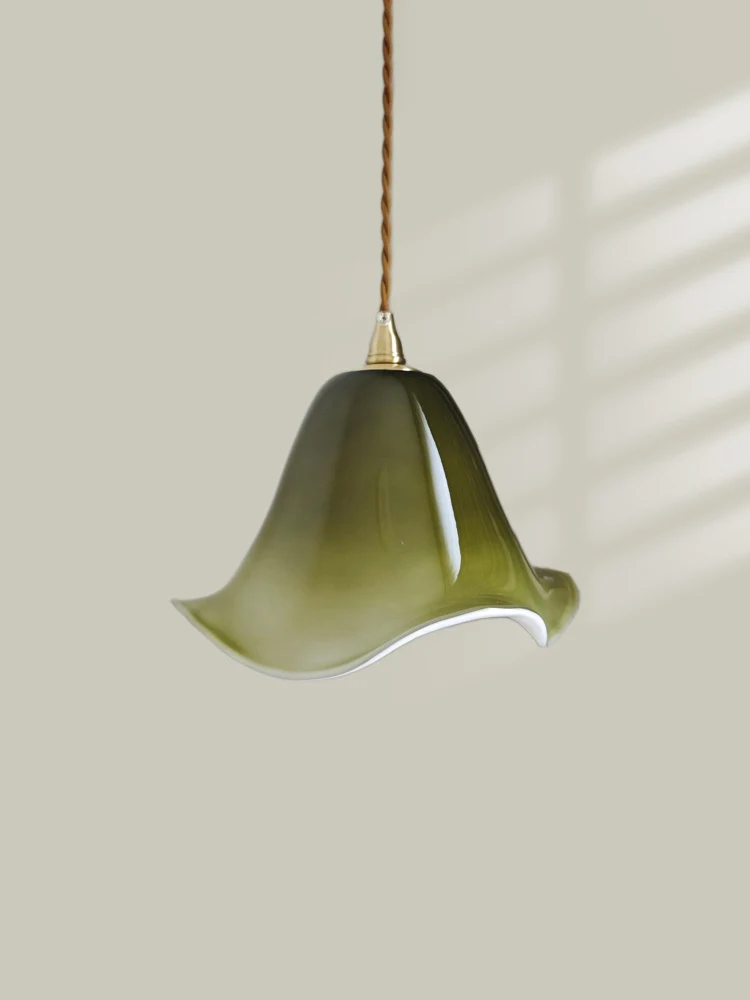 

Green retro bedside chandelier gradient green glass small chandelier skirt design restaurant atmosphere entrance chandelier