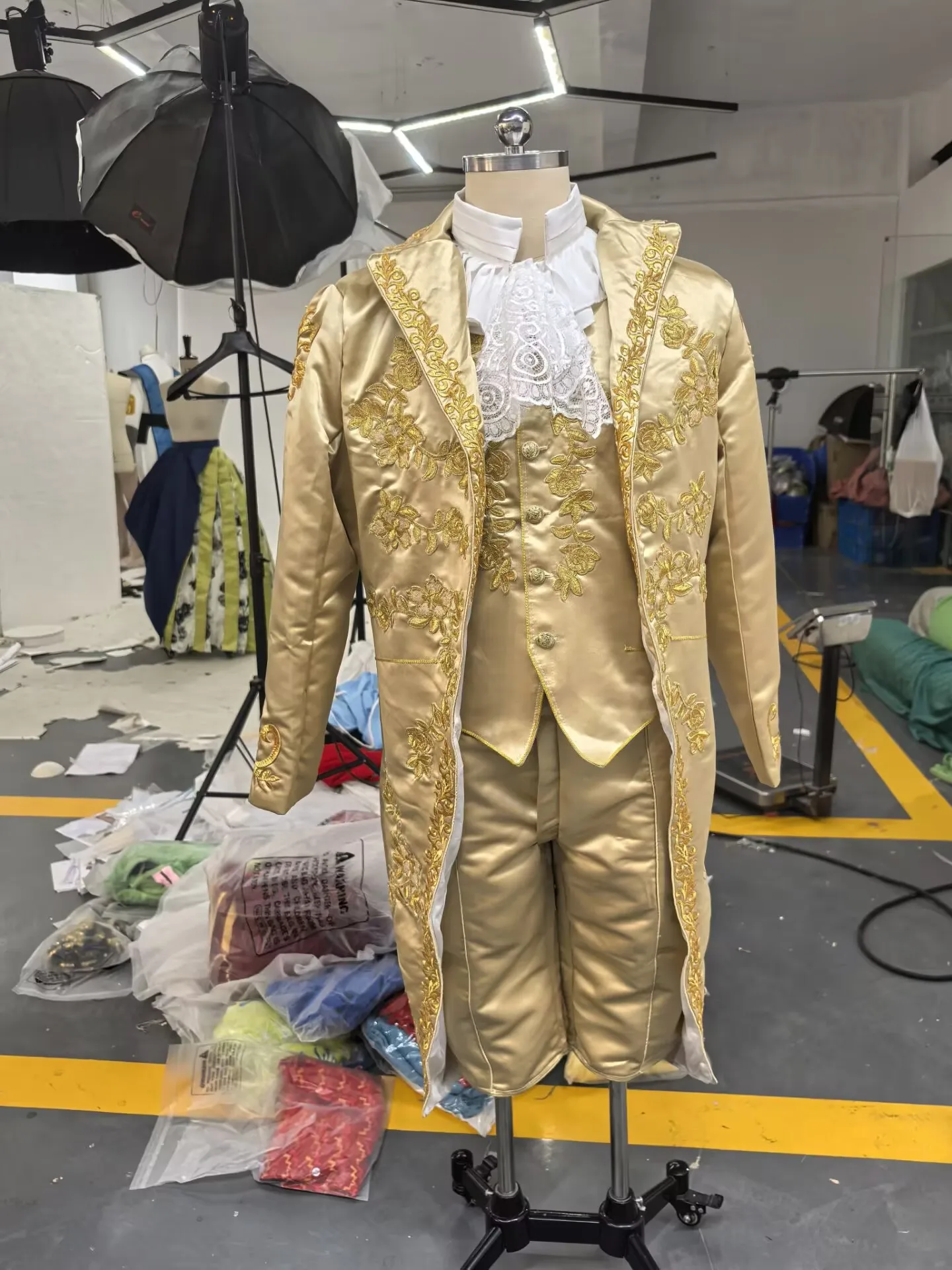 Historical British Count Aristocratic Rococo Costume Victorian Royal Court Gentleman Tuxedo Uniform Suit Regency Tea Party Gown