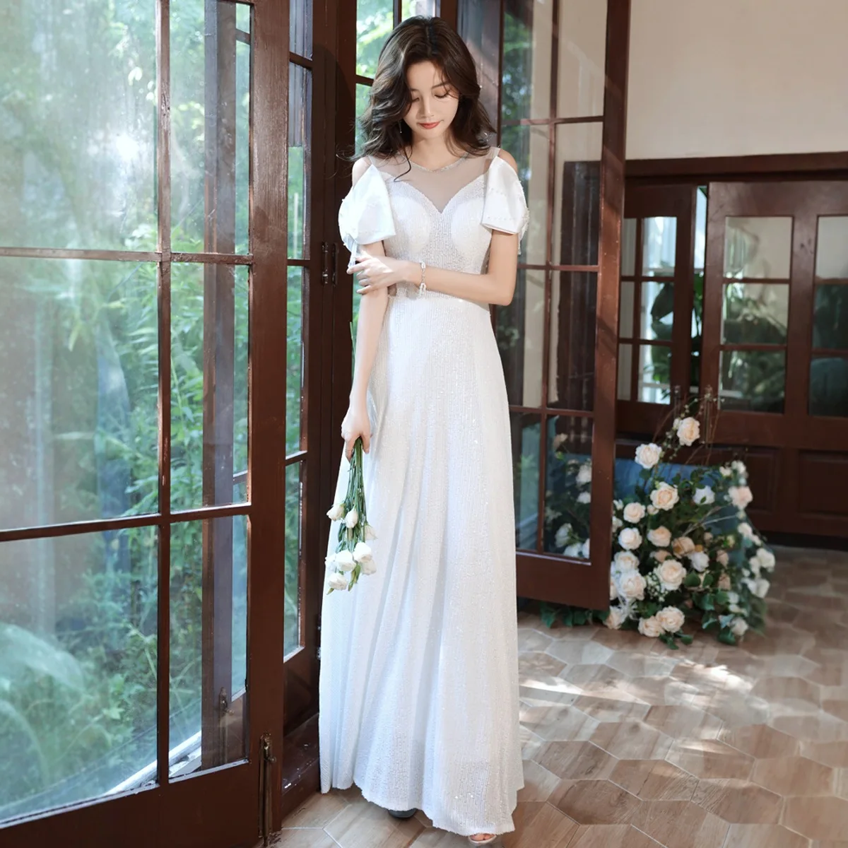 

White Evening Dress for Women 2025 New Popular High Sense Niche Banquet Temperament Fishtail Dress Sequined Host