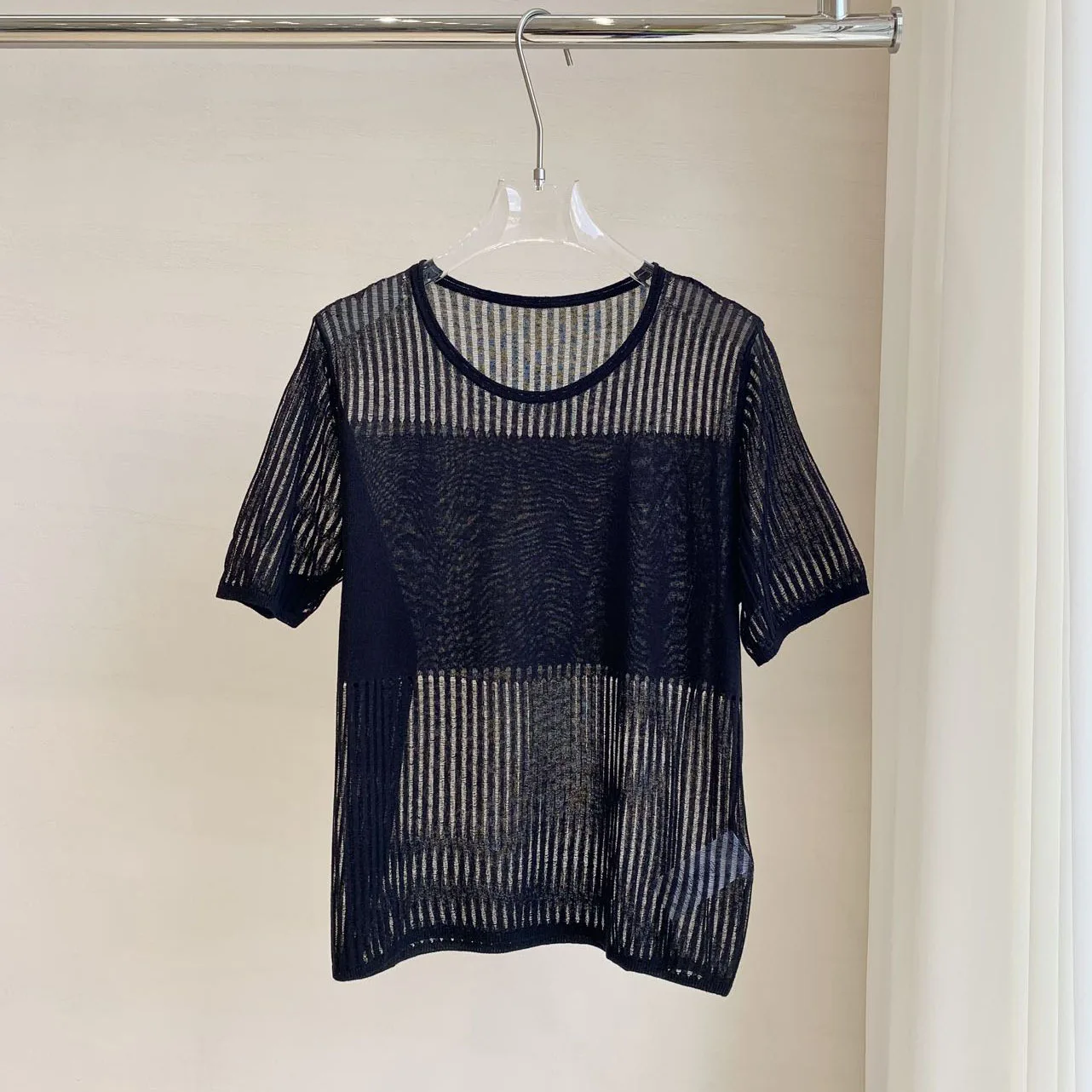 

French High-End Summer Tops 2025 New Five-Point Sleeve Knitted Sweater Female Round Neck Hollow Short-Sleeved T-Shirt Female