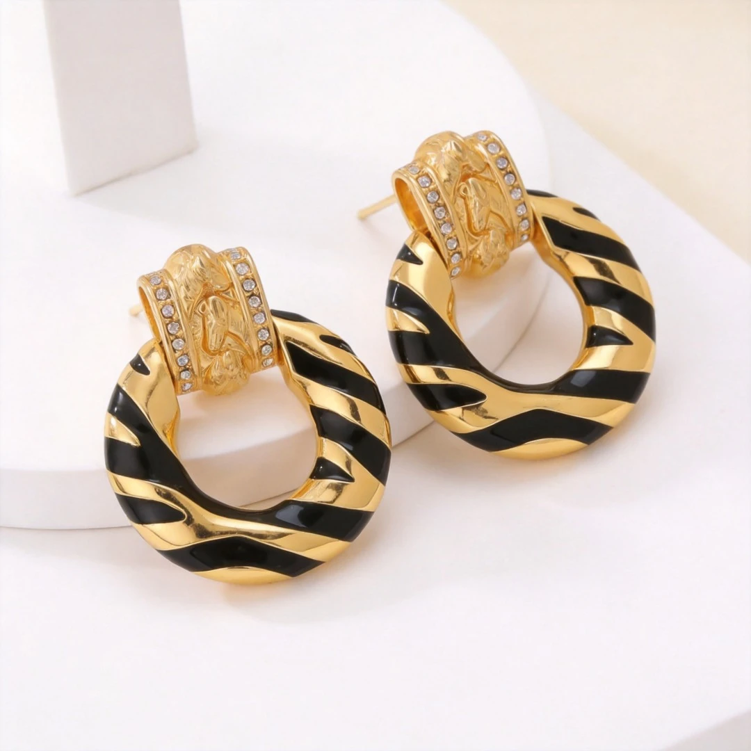 Medieval Vintage Western Court Zebra Pattern Marking Earrings Electroplated Real Gold Enamel Full Diamond Flexible Earrings