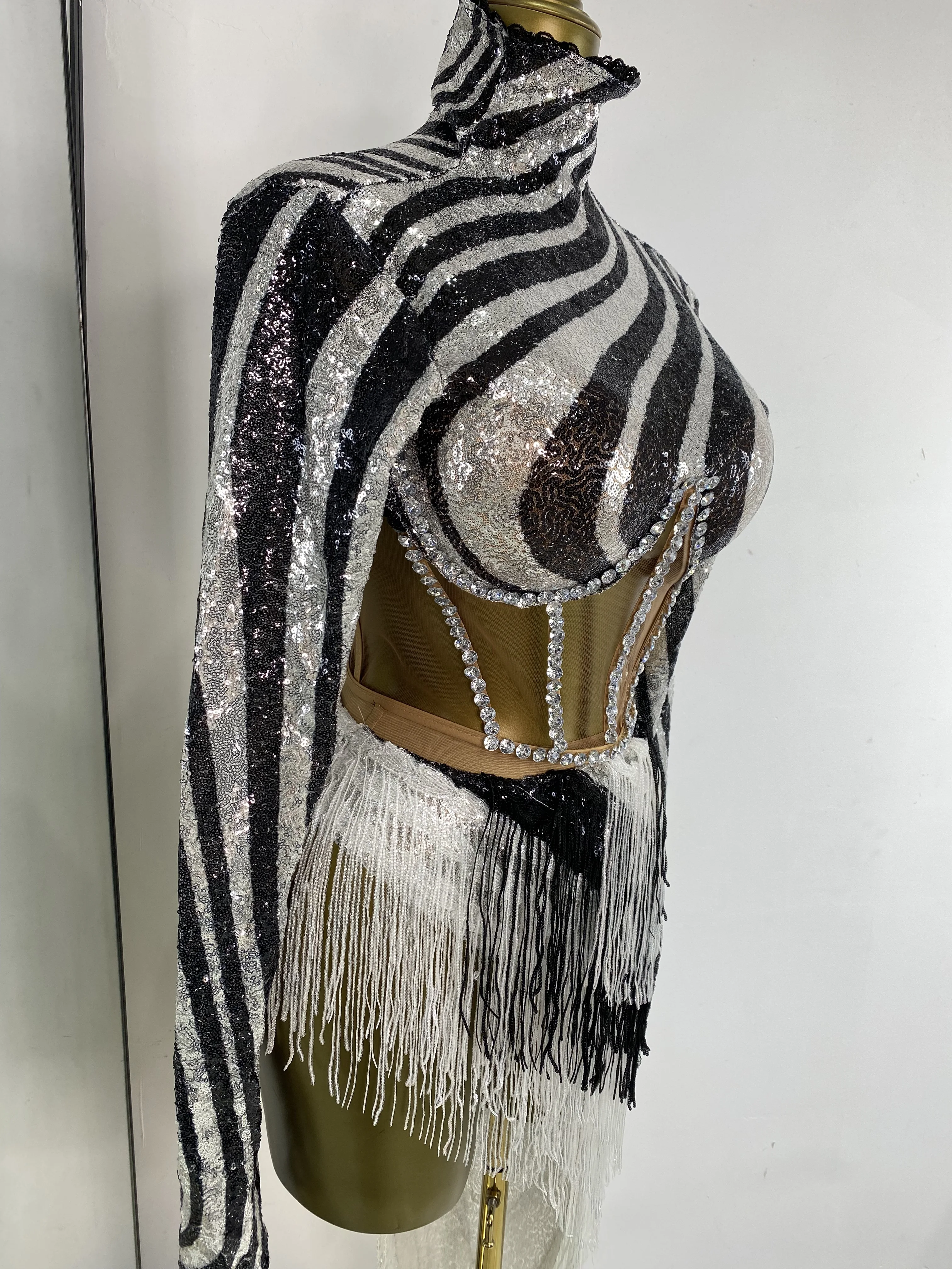 

Женская одежда для особых случаев, водолазка с длинными рукавами и блестками, топ с открытой спиной и асимметричная мини-юбка с кисточками, комплекты из двух предметов