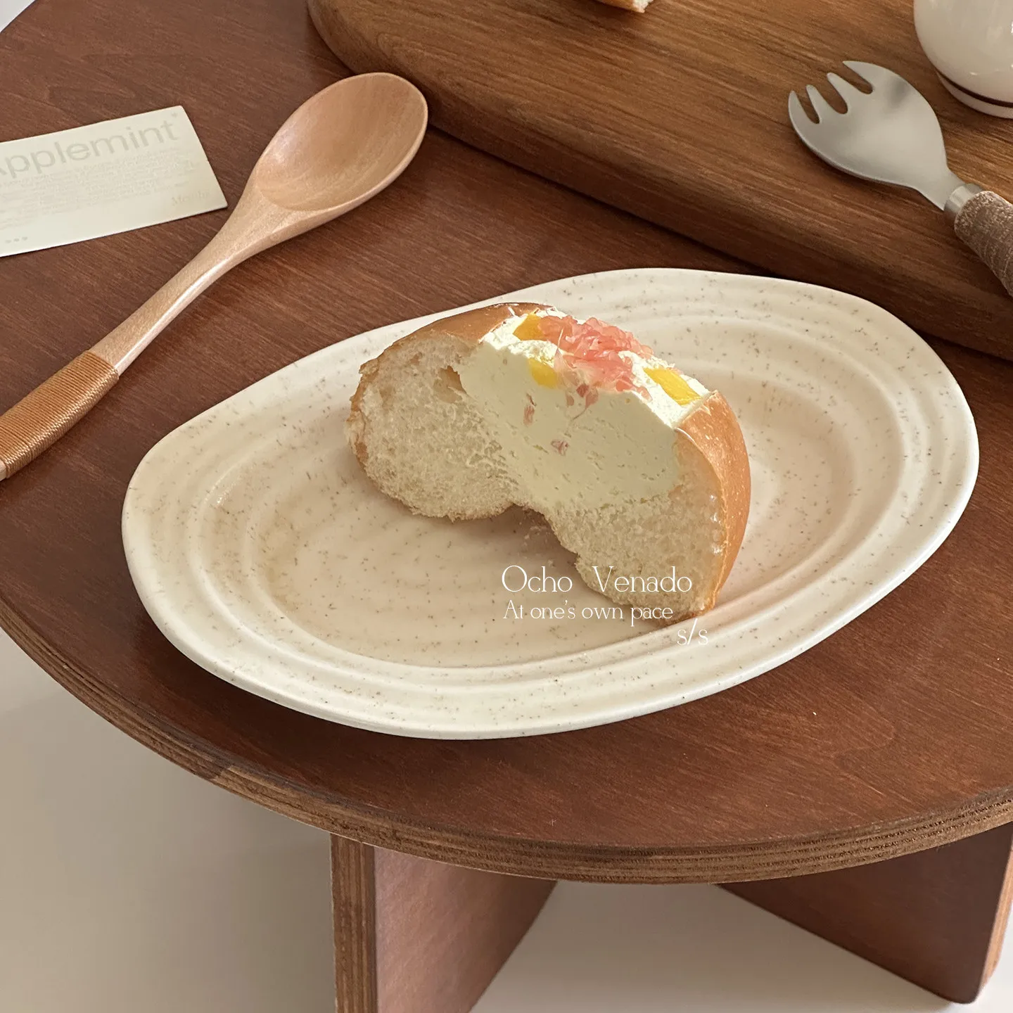 Speckled White Oval Ceramic Plate 2026 Matte Reactive Glaze Wavy Serving Platter Microwave Safe Brunch Salad Fish Dinner Dish