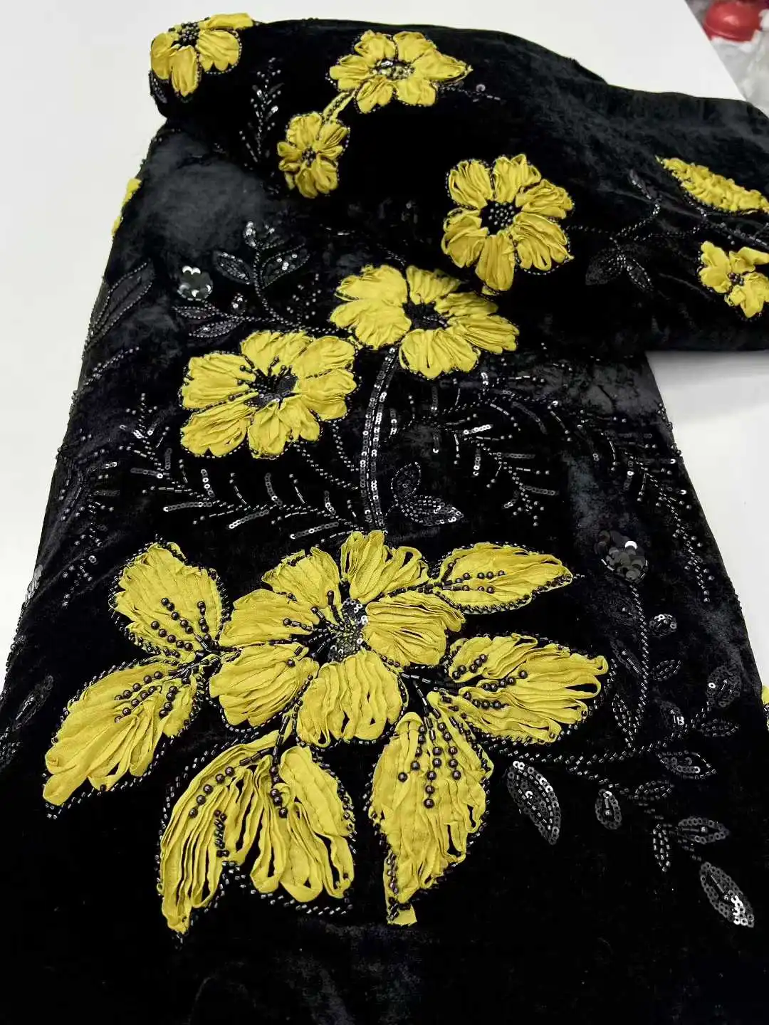 

African Beads Lace Fabrics Latest Sequin Lace Fabric 5 Yards High Quality 2025 Lace Fabric Nigerian Wedding Dress For Woman